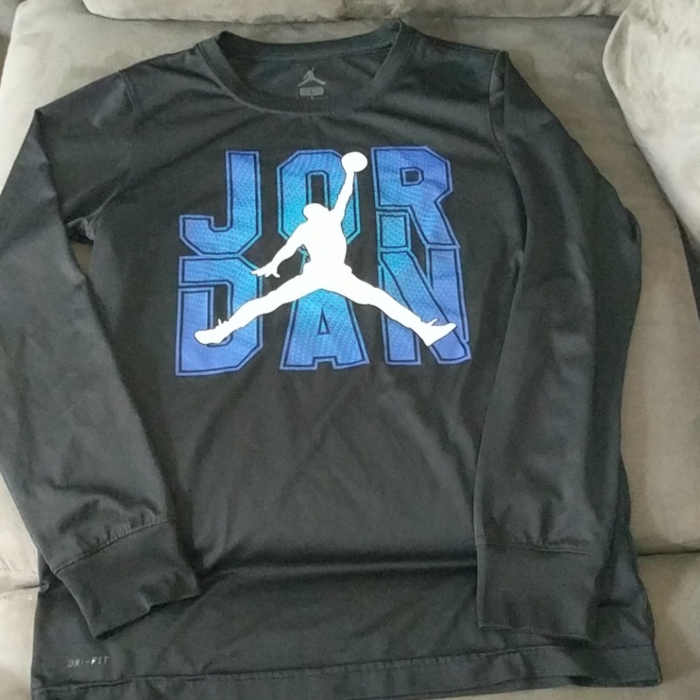 Black, Dri- fit Jordan shirt, size L